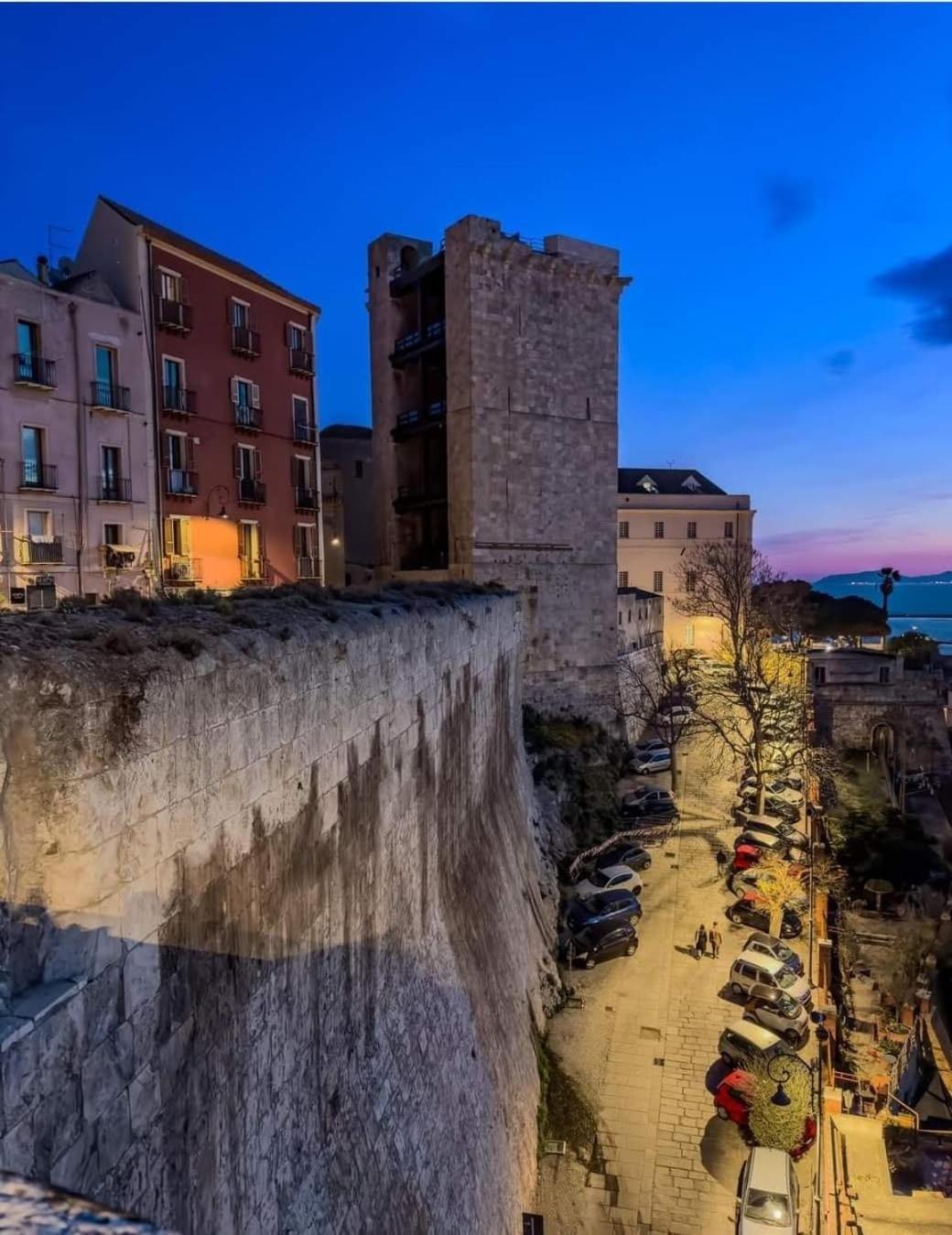 Stupenda Suite A Cagliari Piazza Galilei Exterior photo